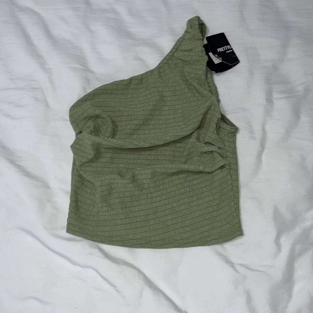 Pretty little thing one sleep crop top